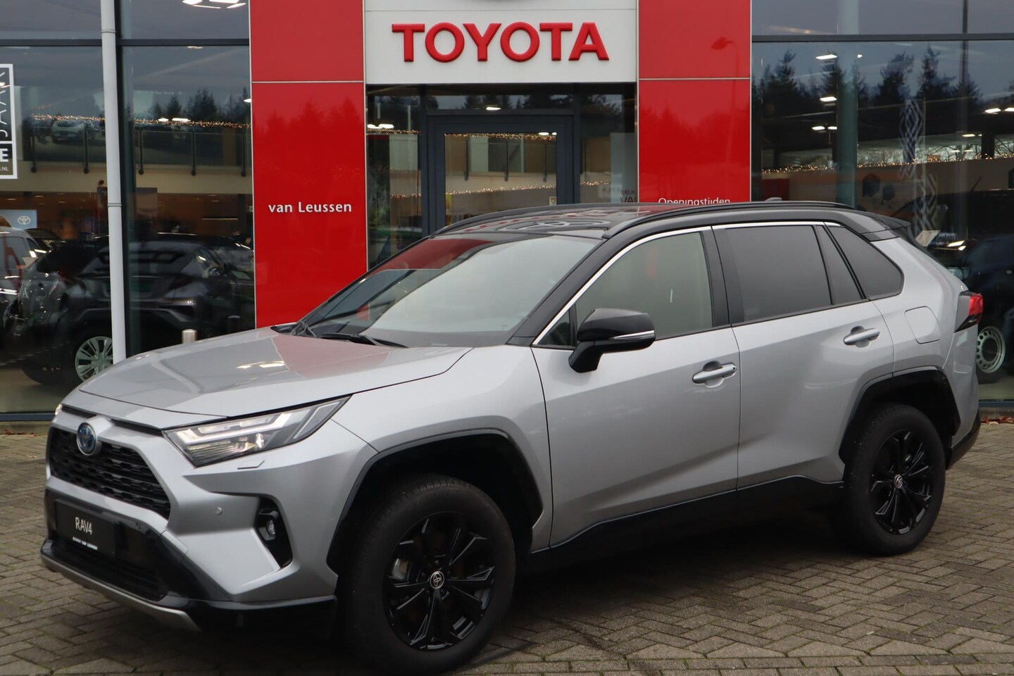 Toyota RAV4 - 2.5 HYBRID AWD STYLE APPLE/ANDROID LEDER STOEL/STUUR/VOORRUITVERWARM. ELEK. ACHTERKLEP. 16 - AutoWereld.nl