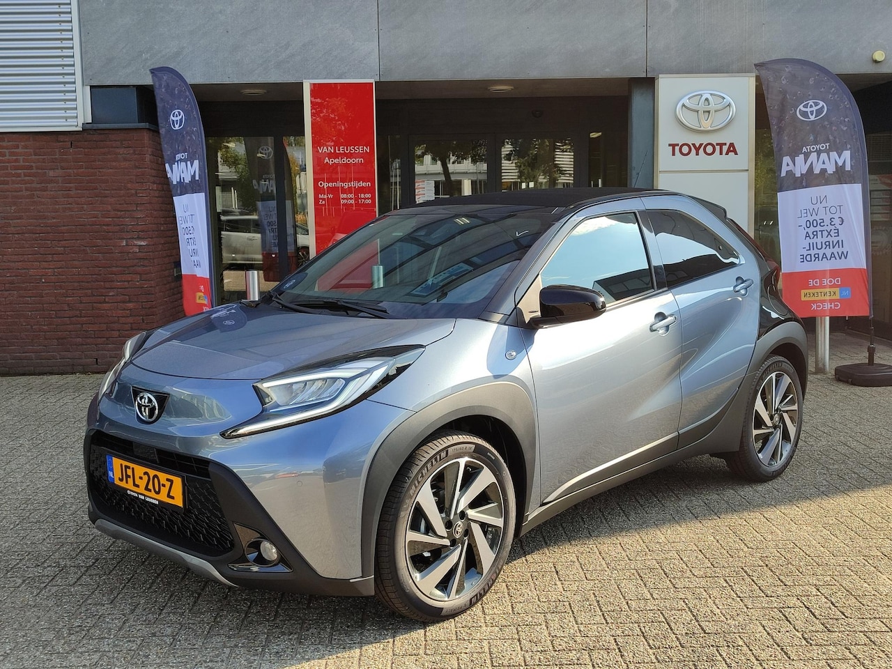 Toyota Aygo X - ENVY CABRIO AUTOMAAT PARK-SENSOREN NAVI CLIMA 18'' LM-VELGEN AD-CRUISE APPLE/ANDROID - AutoWereld.nl