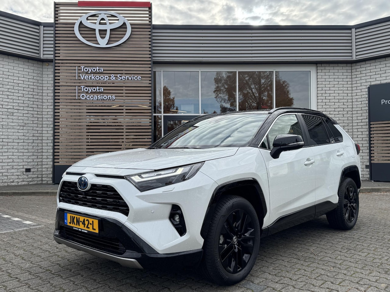 Toyota RAV4 - 2.5 HYBRID BI-TONE JBL-AUDIO EL-KLEP STOEL/STUURVERW EL-STOEL NAVI BLIND-SPOT PARKSENSOR V - AutoWereld.nl