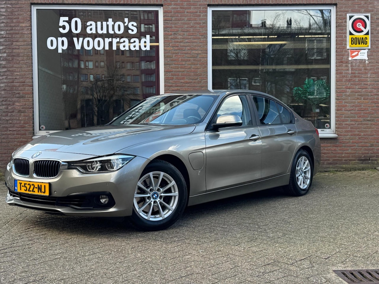 BMW 3-serie - 330e LUXURY HIGH EXECUTIVE | NAVI | CLIMA | LEER | STOELVERWARMING | CRUISE | SPORT - AutoWereld.nl