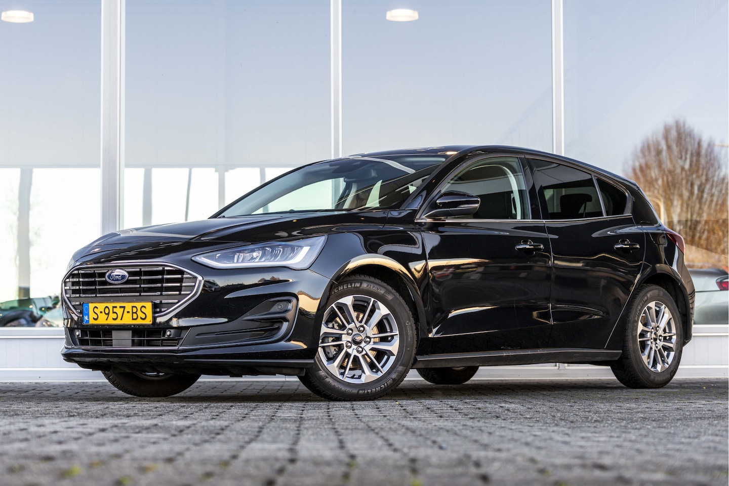 Ford Focus - 1.0 EcoBoost Hybrid Titanium | NL Auto | Parkeersens. | Carplay - AutoWereld.nl