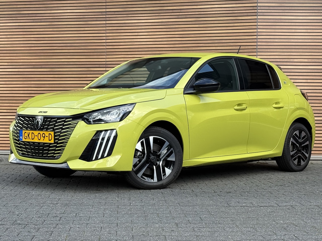 Peugeot e-208 - EV Style 50 kWh Apple carplay / Navigatie / Parkeerhulp - AutoWereld.nl