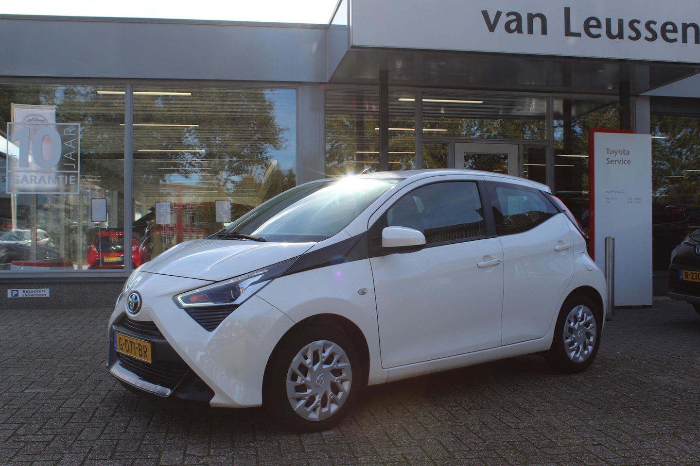 Toyota Aygo X - X-PLAY LIMITED APPLE/ANDROID CAMERA AIRCO EL-RAMEN & SPIEGELS - AutoWereld.nl
