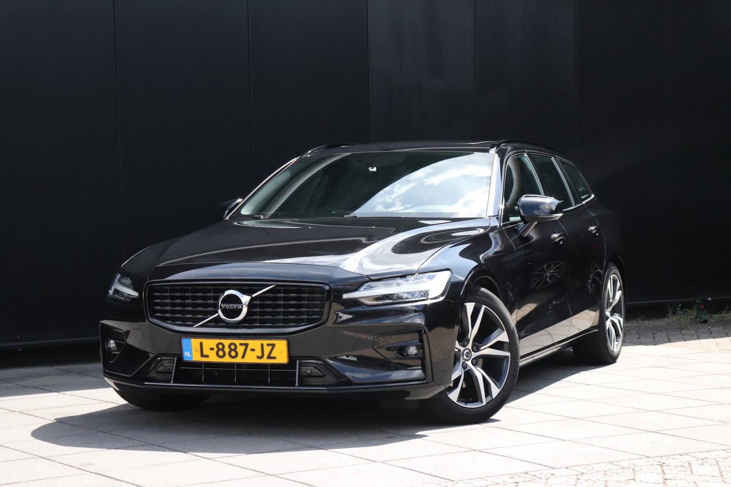 Volvo V60 - 2.0 B3 R-Design 164PK | AUT. | MEMORY | LEDER | | H&K | PANO | CAMERA | NAVI | CRUISE | ST - AutoWereld.nl