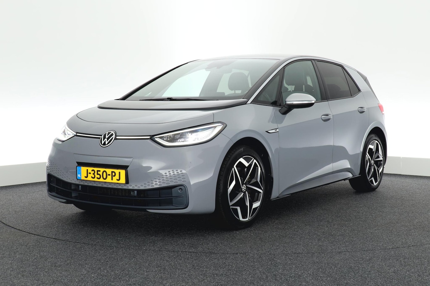 Volkswagen ID.3 - First Plus 58 kWh 204pk SOH 87% Camera Matrix Adaptive Cruise Navigatie Stoel+stuurverwarm - AutoWereld.nl