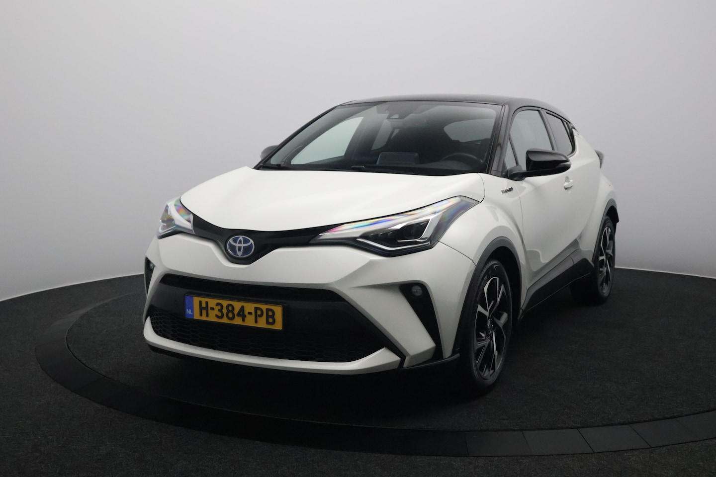 Toyota C-HR - 2.0 Hybrid First Edition BI-Tone 184PK | Trekhaak | Navigatie | Camera | JBL | Led - AutoWereld.nl