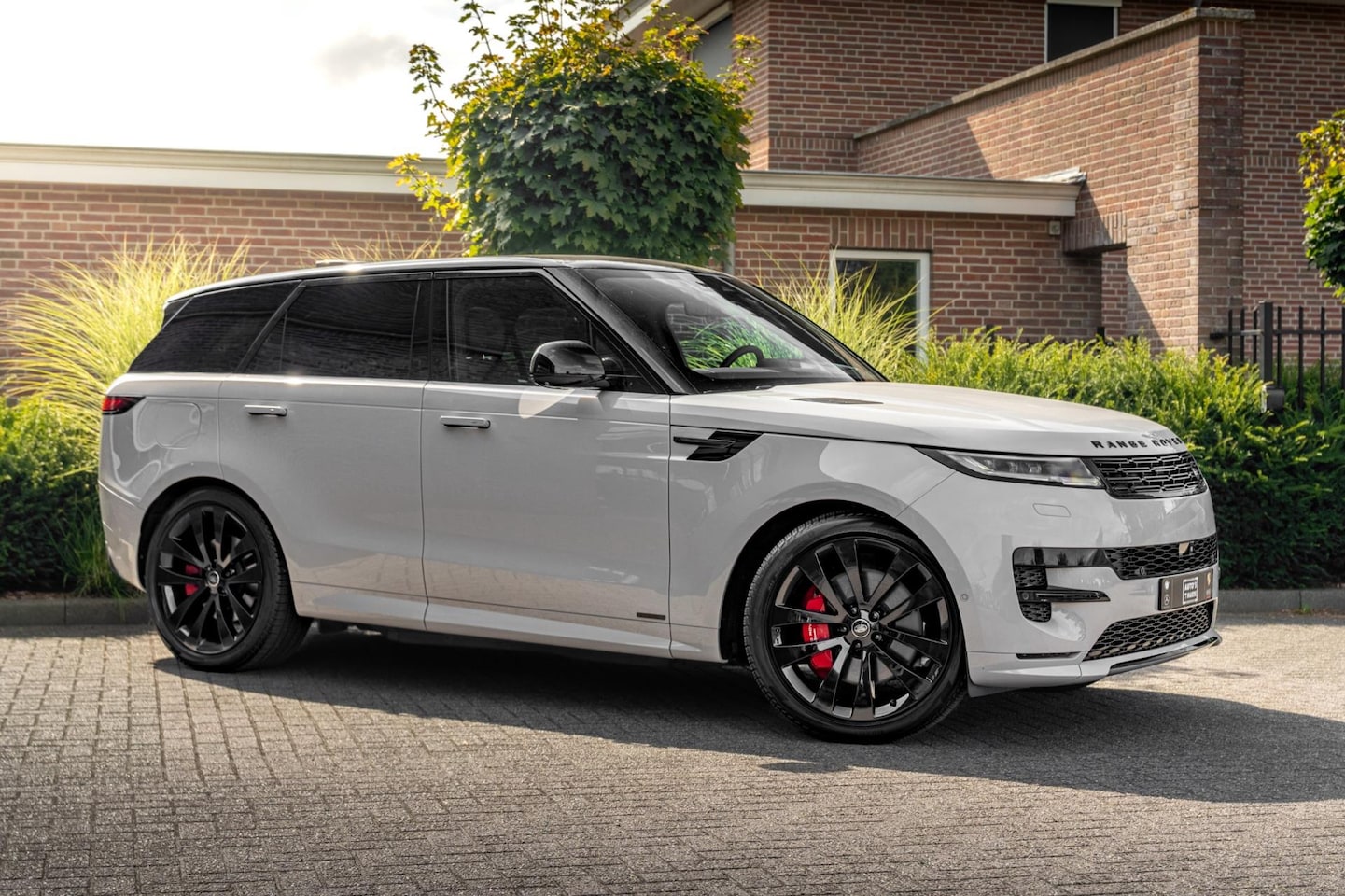Land Rover Range Rover Sport - 3.0 P550e Autobiography PHEV 550 PK Full Option | Soft Close Meridian 23" - AutoWereld.nl