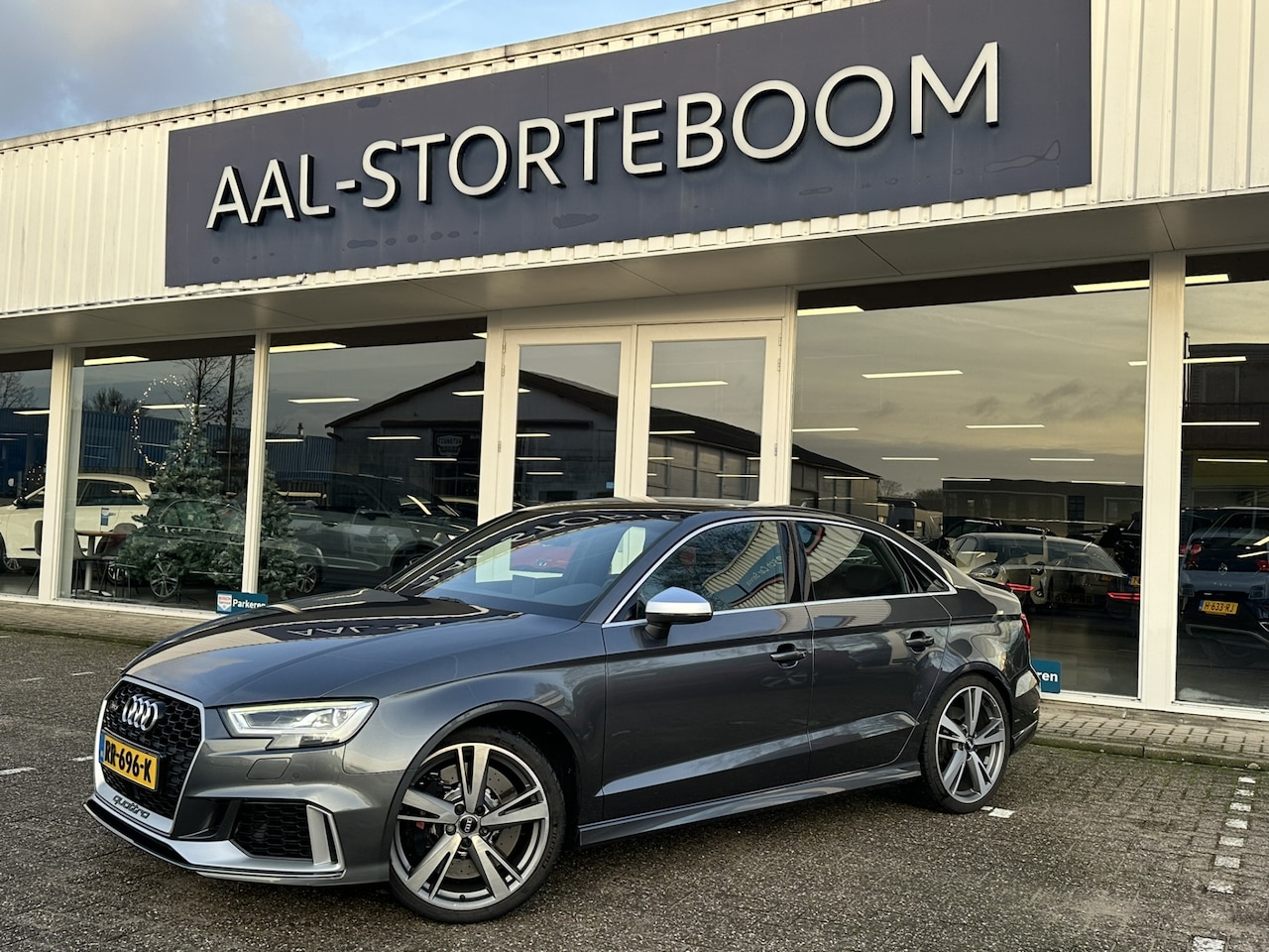 Audi RS3 - A3 Limousine 2.5 TFSI quattro | LED | Leder | Pano | Adapt. Cruise | Keyless | Navi | Blue - AutoWereld.nl