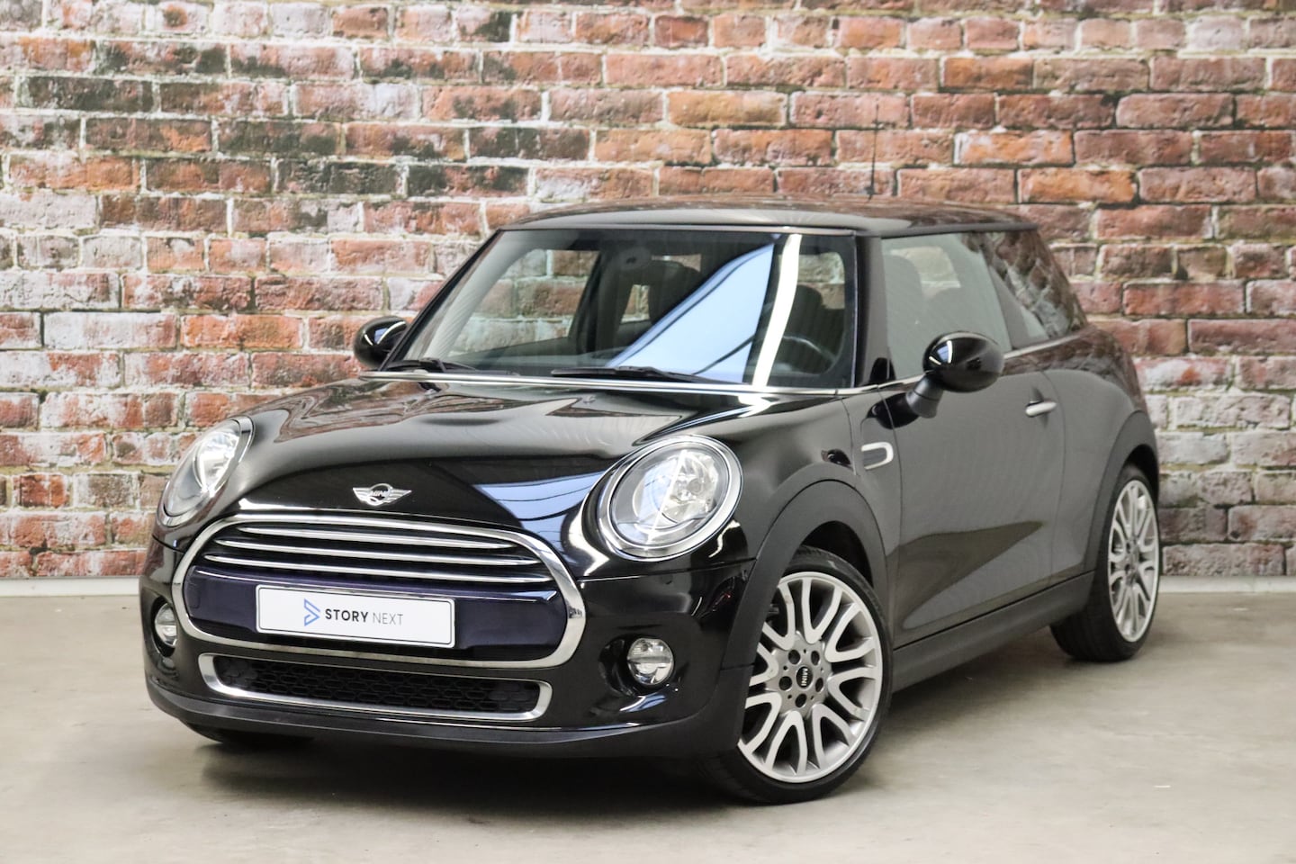 MINI Cooper - Hatchback Business 3 deurs / Navigatie / Airconditioning / Climate Control / Cruise Contro - AutoWereld.nl