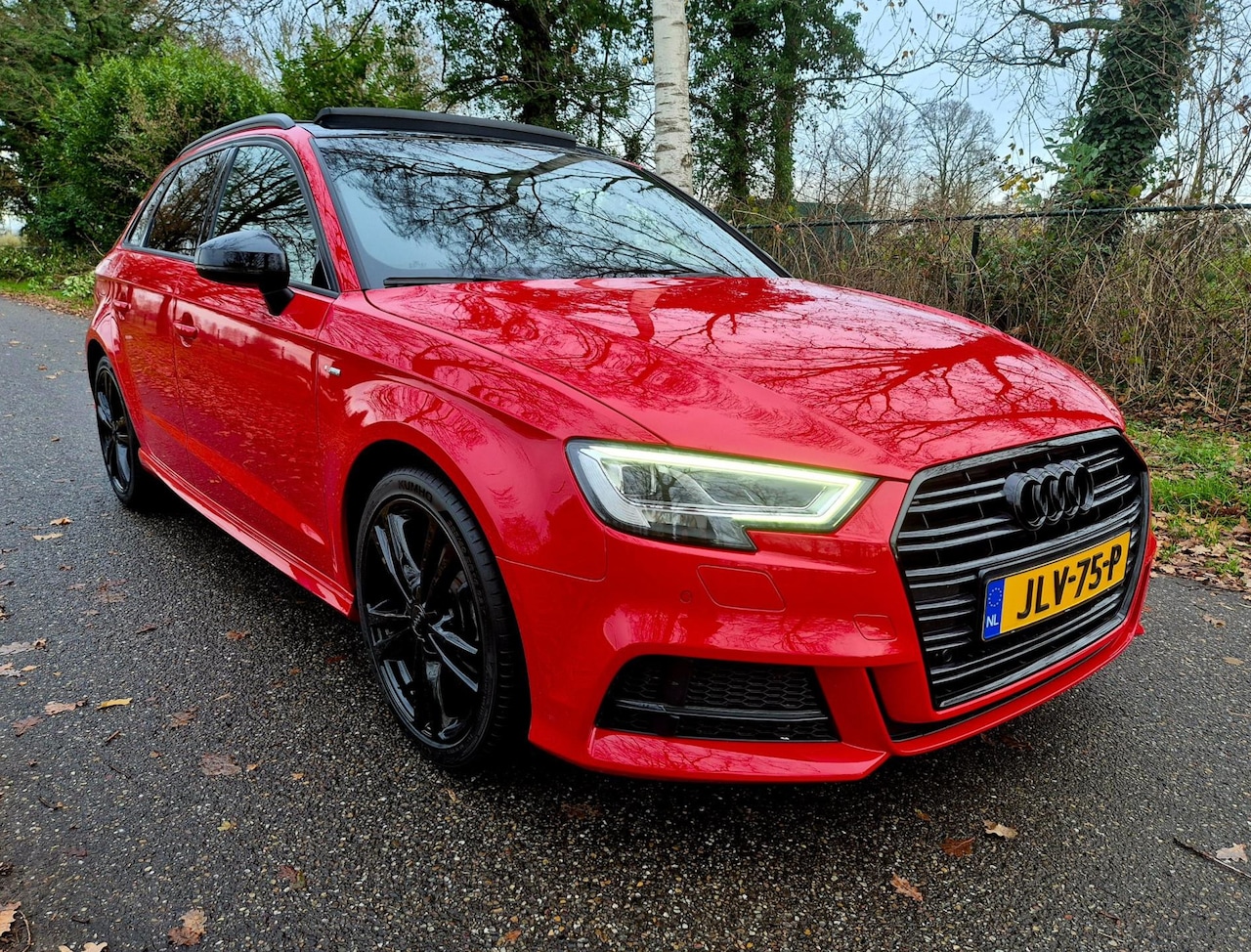 Audi A3 Sportback - 35 TFSI S Line black line . Panoramadak . Matrix . 54000 km - AutoWereld.nl