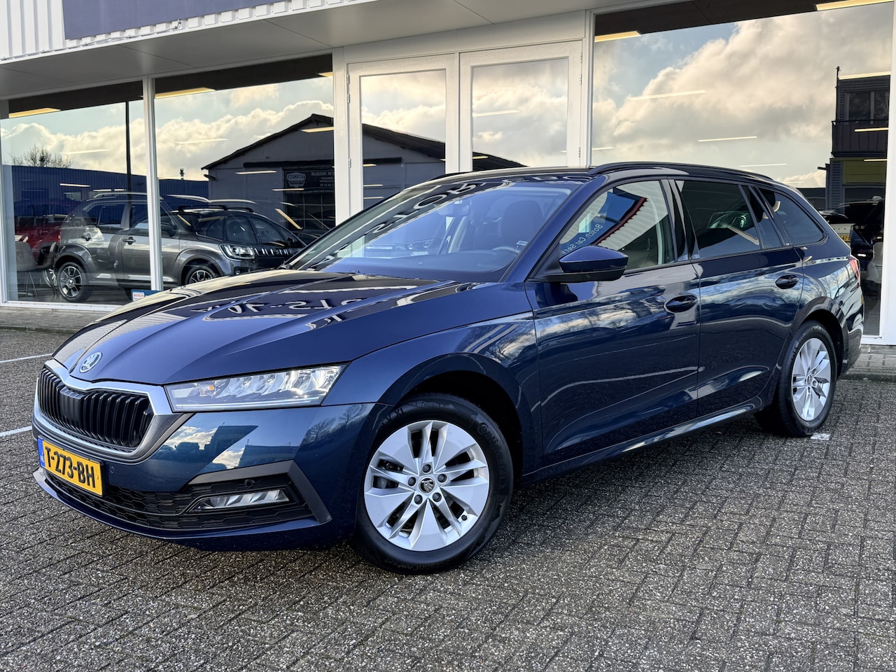 Skoda Octavia Combi - 1.0 TSI Ambition | LED | PDC v+a | DAB | Carplay/Android | Cruise Control | ECC | Trekhaak - AutoWereld.nl