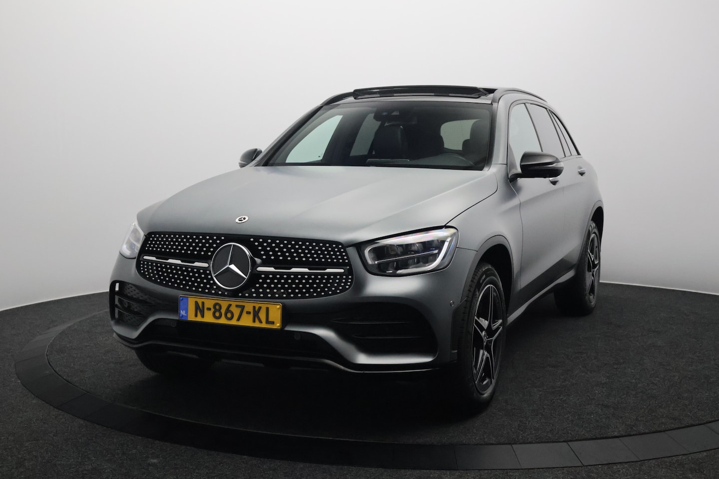 Mercedes-Benz GLC-klasse - 300e 4MATIC Business Solution AMG Seleniet Magno | Trekhaak elektrisch | Panoramadak | 360 - AutoWereld.nl