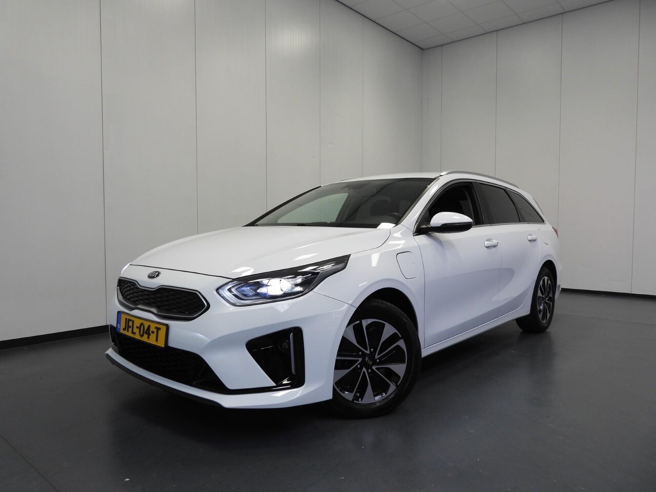 Kia Cee'd Sportswagon - Ceed 1.6 GDI PHEV Plug-In DynamicLine NAVI-APP/CAMERA/CLIMA/16"LMV! - AutoWereld.nl