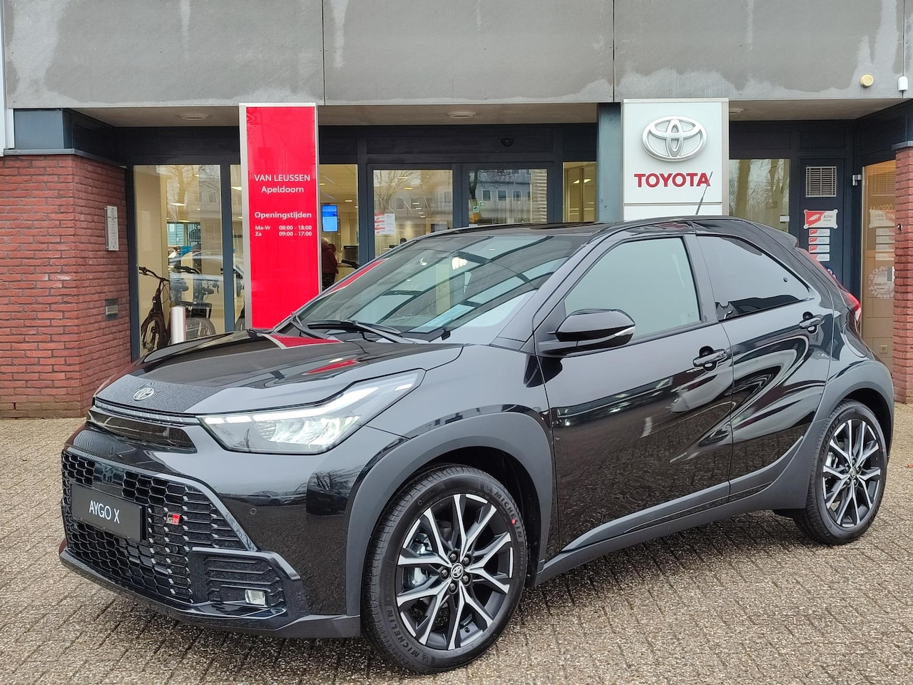 Toyota Aygo X - Hybrid 115 GR SPORT NIEUW OP VOORRAAD! 18'' LM-VELGEN JBL-AUDIO CAMERA PARK-SENSOREN CLIMA - AutoWereld.nl