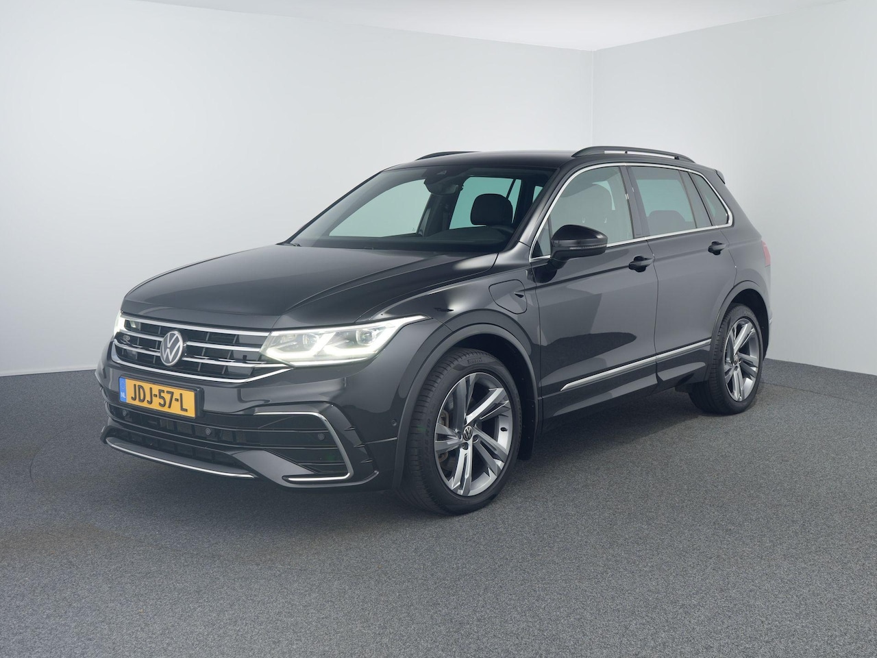 Volkswagen Tiguan - 1.4 TSI eHybrid R-Line Business+ | Trekhaak | Carplay | Camera | Matrix IQ | - AutoWereld.nl