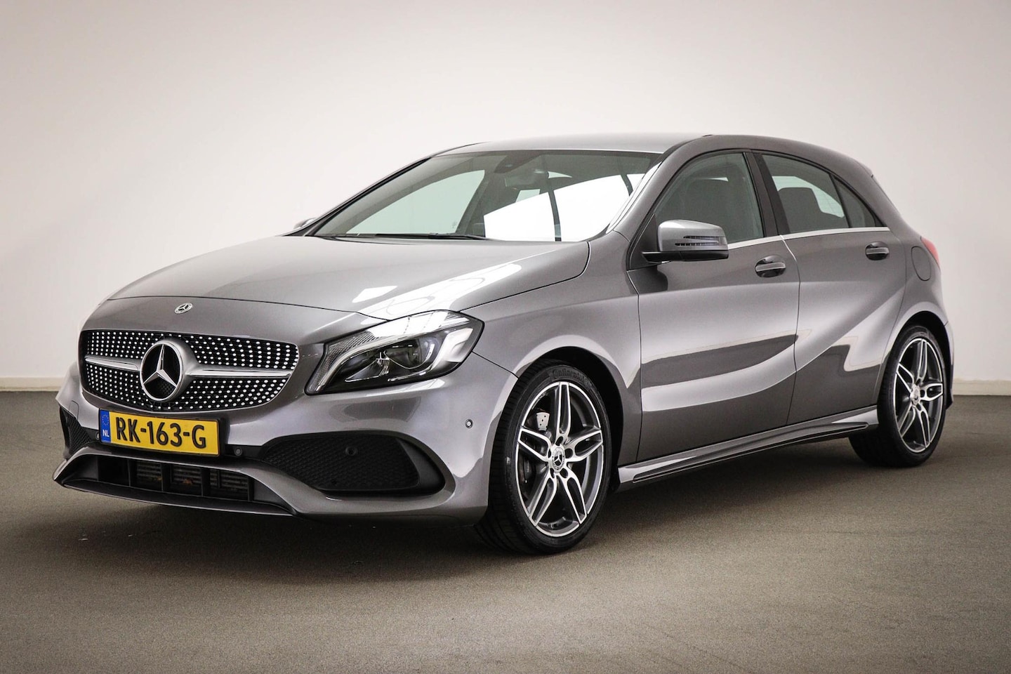 Mercedes-Benz A-klasse - 180 Business Solution AMG | LED | AIRCO | CRUISE | NAVI | PDC | CAMERA | 18" - AutoWereld.nl