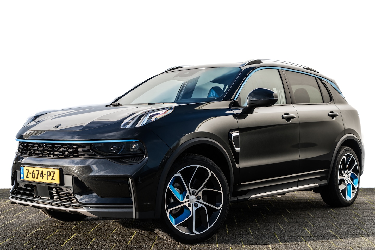 Lynk & Co 01 - 1.5 Plug-in Hybrid 262 Pk I Modeljaar 2023 I Stuurverwarming I Panoramadak I 75 km Elektri - AutoWereld.nl