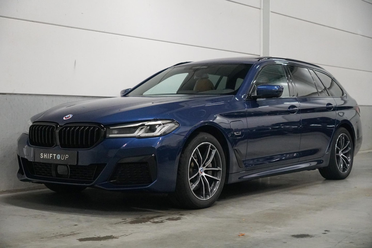BMW 5-serie Touring - 530e M-Sport | Panoramadak | Driving Assistant Professional | Hifi | Elektr. Trekhaak - AutoWereld.nl