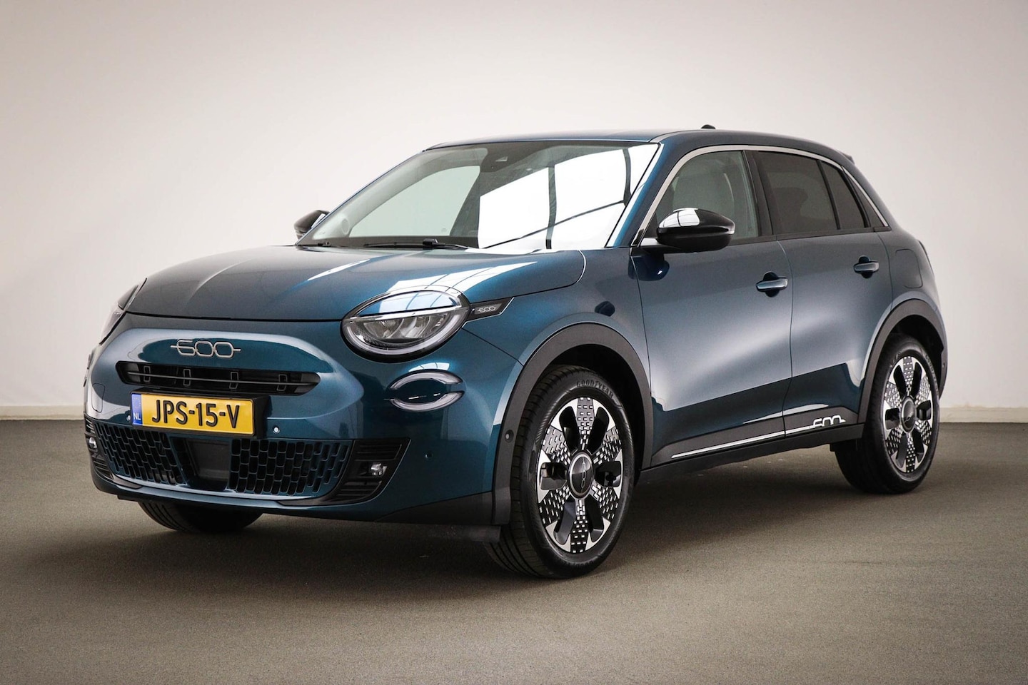 Fiat 600 - 1.2 Hybrid La Prima | STOELVERWARMING | SFEERVERLICHTING | DAB | APPLE | CAMERA | 18" - AutoWereld.nl