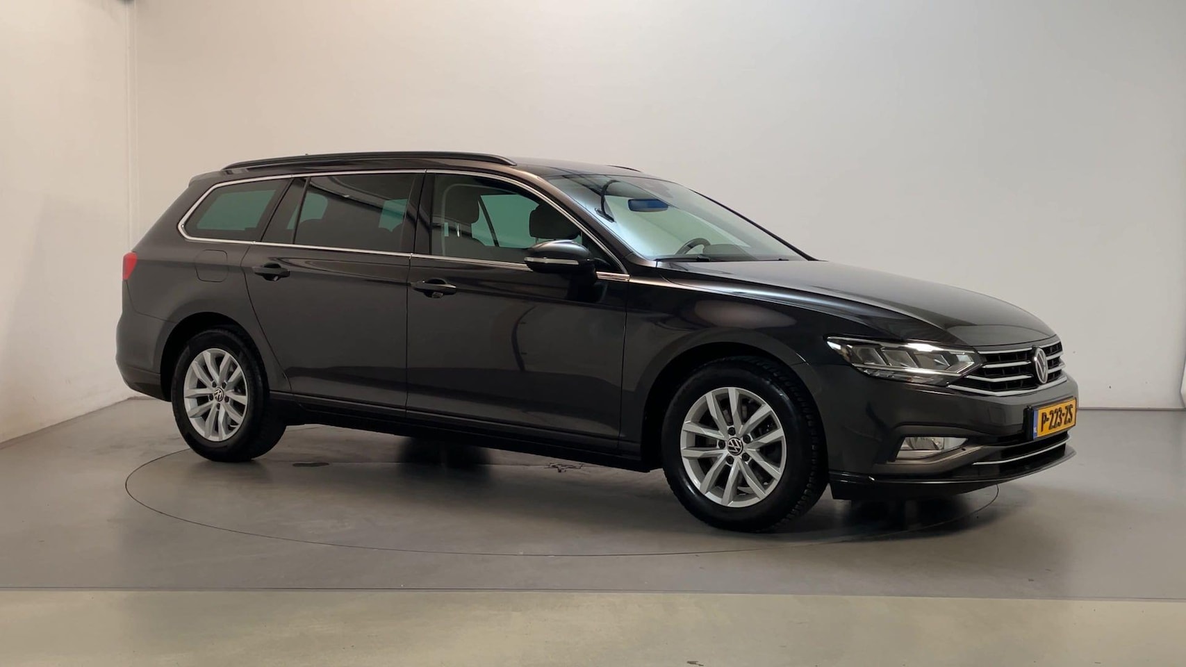 Volkswagen Passat Variant - 1.5 TSI 150pk DSG Business Navigatie Parkeersensoren Climate Control - AutoWereld.nl