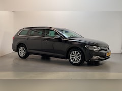 Volkswagen Passat Variant - 1.5 TSI 150pk DSG Business Navigatie Parkeersensoren Climate Control
