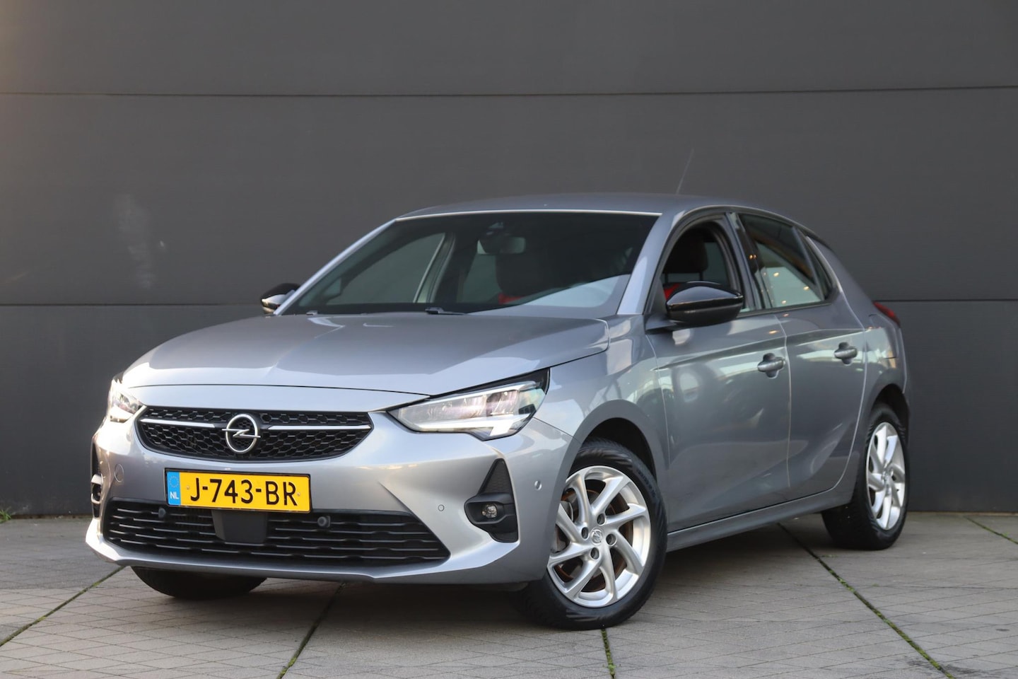 Opel Corsa - 1.2 GS Line 100PK / Navigatie / Achteruitrijcamera / Dealeronderhouden - AutoWereld.nl