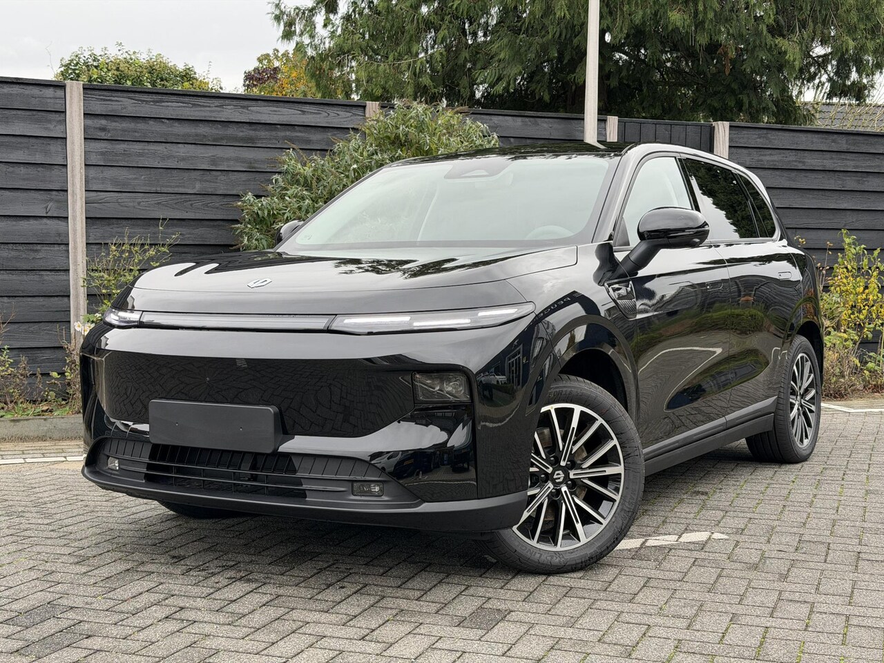 Leapmotor B10 - Design ProMax 67.1 kWh 218PK Automaat Navigatie, Camera 360, Lichtmetalen velgen, Elektris - AutoWereld.nl