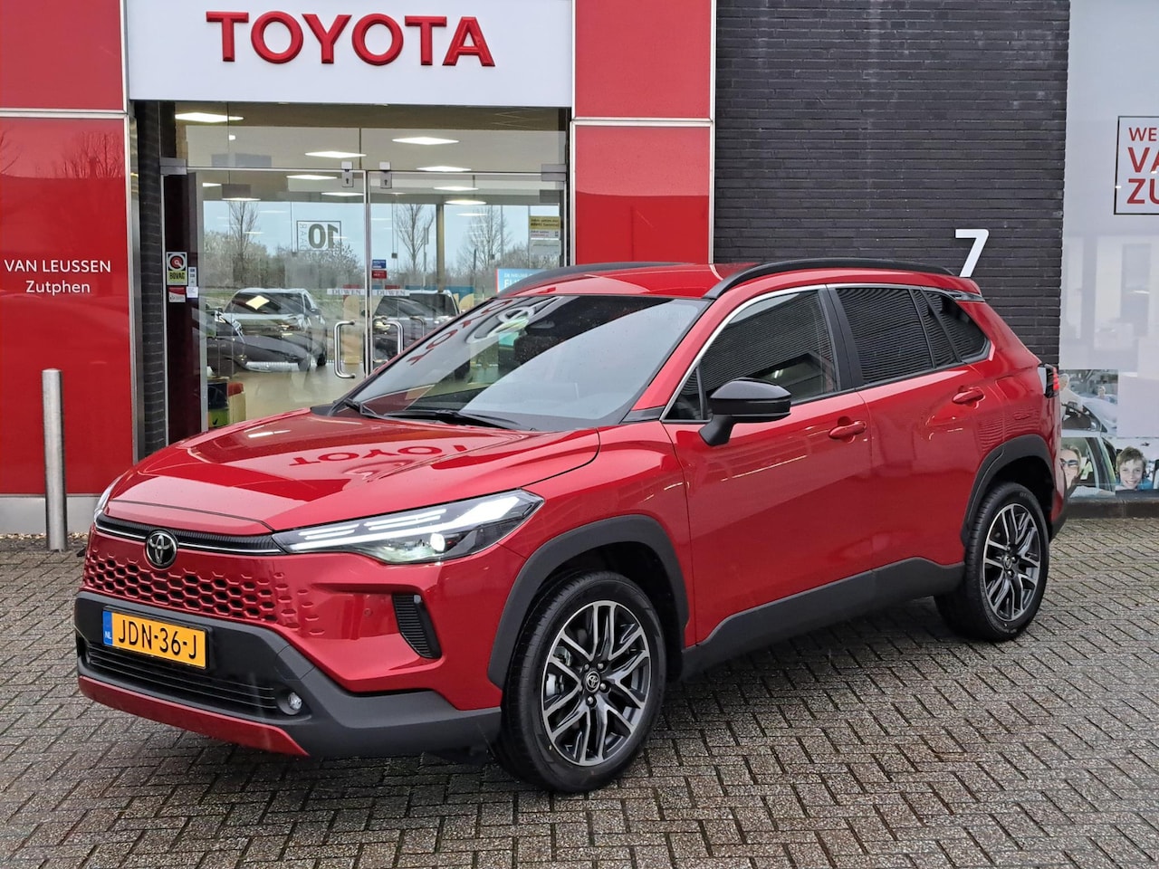 Toyota Corolla Cross - Hybrid 140 Dynamic LED VERLICHTING RONDOM BLIND SPOT PDC MET REMFUNCTIE ELEK ACHTERKLEP - AutoWereld.nl