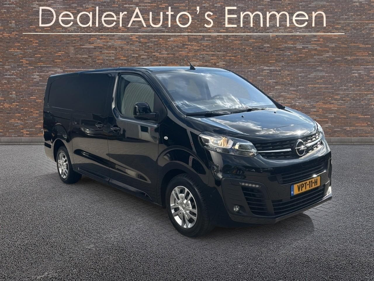 Opel Vivaro - 2.0 CDTI L3H1 DC AIRCO NAVIGATIE TREKHAAK - AutoWereld.nl