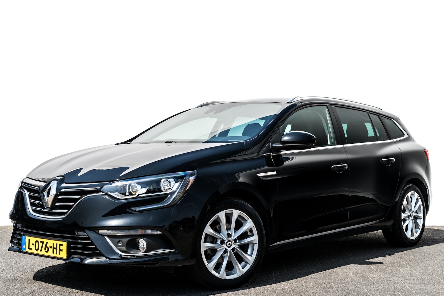 Renault Mégane Estate - 1.3 TCe 140 Pk Limited | Trekhaak | Sportstoelen | Camera | 17 inch LMV | Getint Glas - AutoWereld.nl