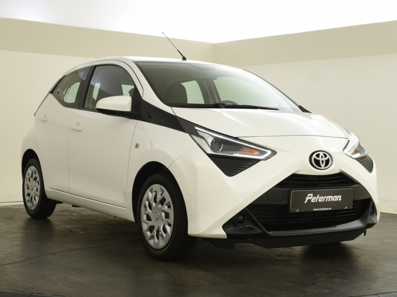 Toyota Aygo - 1.0 VVT-i x-play | Carplay | Camera - AutoWereld.nl