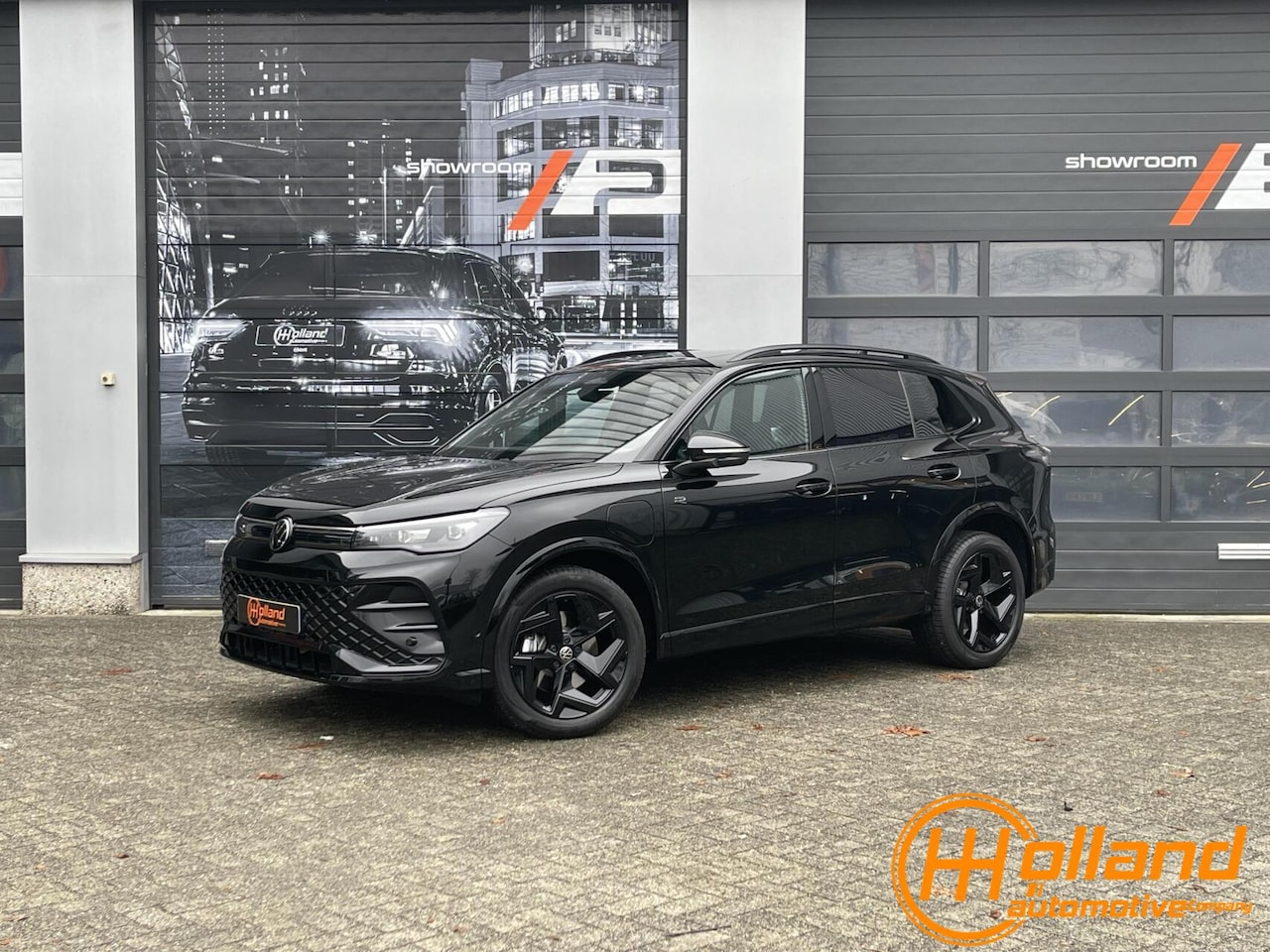 Volkswagen Tiguan - 1.5 eHybrid R-Line PHEV|PANO|ACC|BLACKONBLACK - AutoWereld.nl
