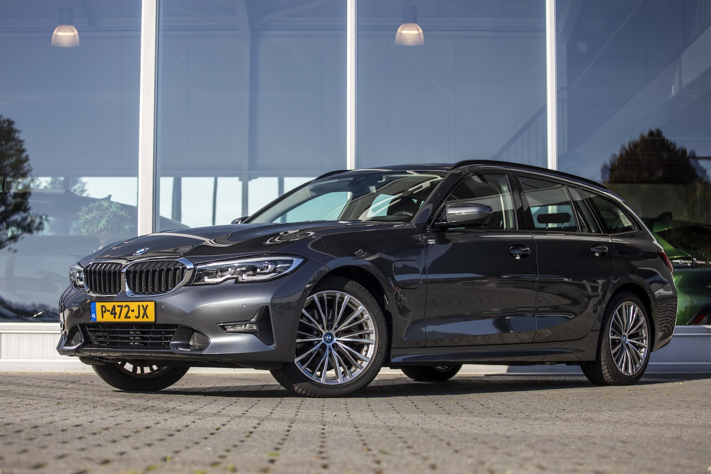 BMW 3-serie Touring - 320e Business Edition Plus | Leder | Camera - AutoWereld.nl