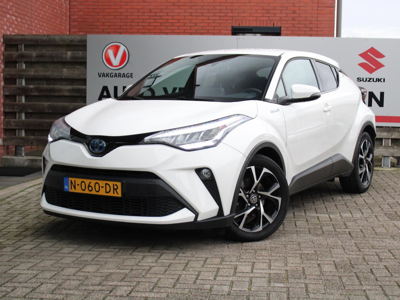 Toyota C-HR - 1.8 Hybrid Style Achteruitrijcamera, Cruise Control Adaptief, Apple Carplay/Android Auto, - AutoWereld.nl