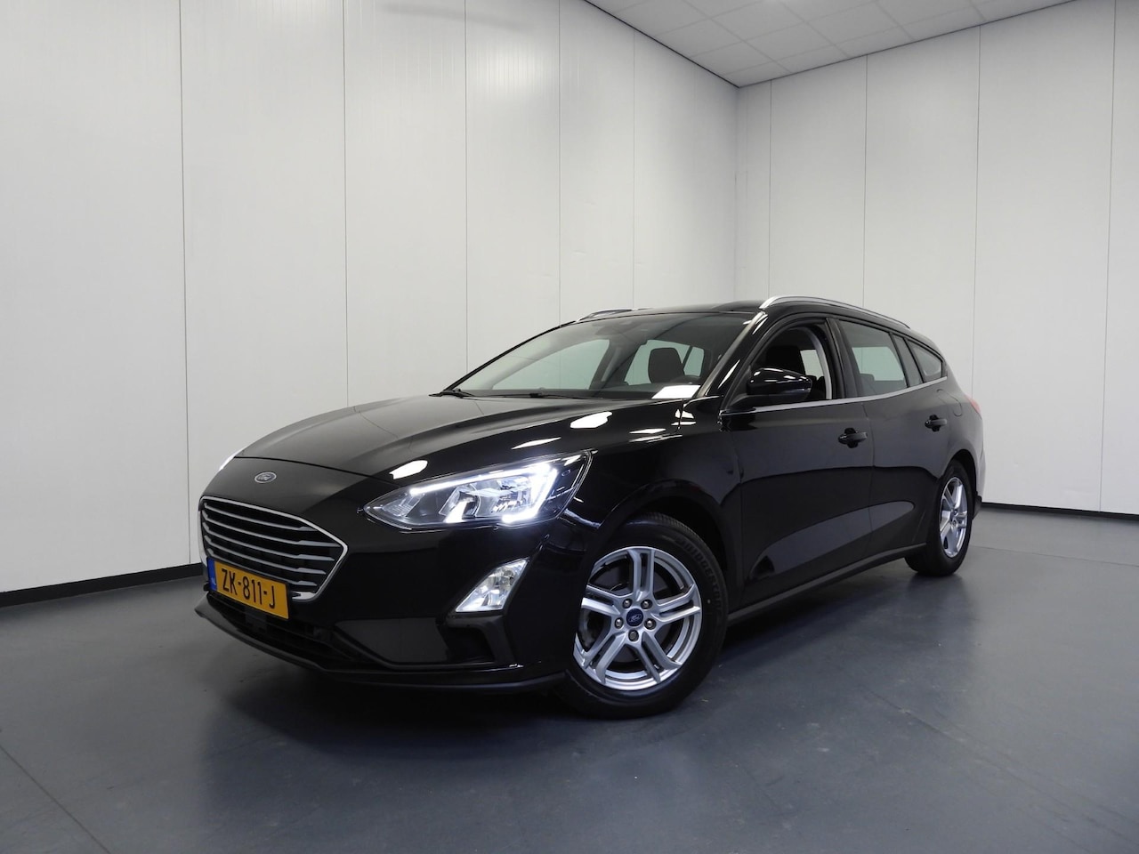 Ford Focus Wagon - 1.0 EcoBoost Trend Business NAVI/AIRCO/TREKHAAK/16"LMV! - AutoWereld.nl