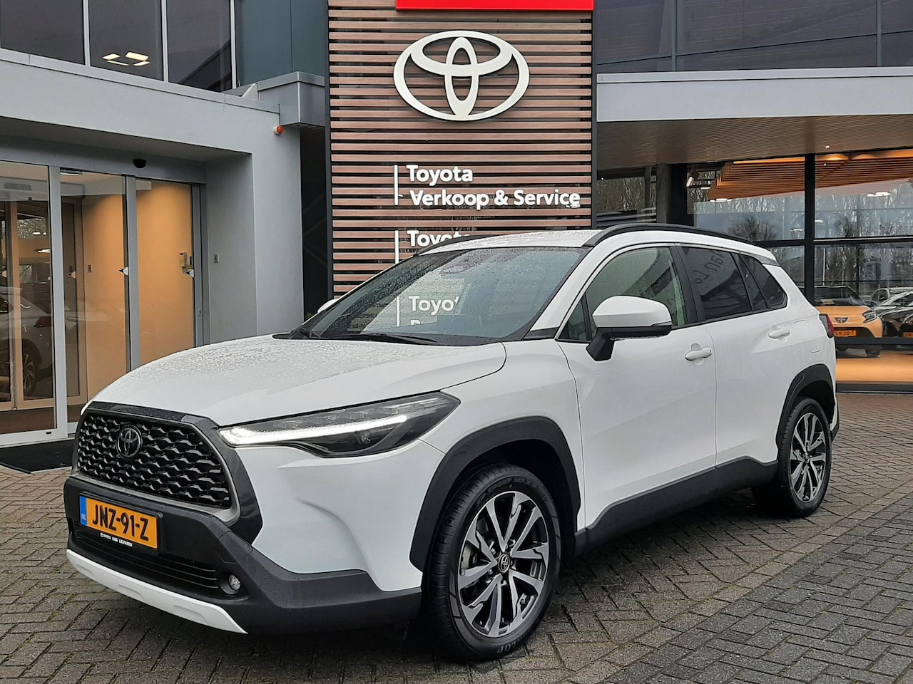 Toyota Corolla Cross - Hybrid 140 Dynamic ELEK-KLEP NAVI CLIMA KEYLESS 18'' APPLE/ ANDROID AUTO - AutoWereld.nl