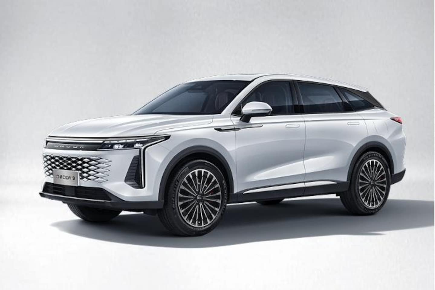 Omoda 9 - SHS 1.5T-GDi SHS-P Premium 20"LM velgen, Elek.schuif/kanteldak, Camera voor/achter, 1.500 - AutoWereld.nl