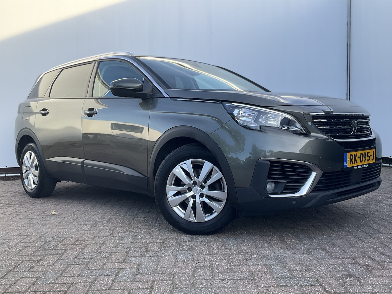 Peugeot 5008 - 7-Pers 1.2 PureTech Automaat Nav/Cam Carplay Cruise Voll.Onderhouden! - AutoWereld.nl