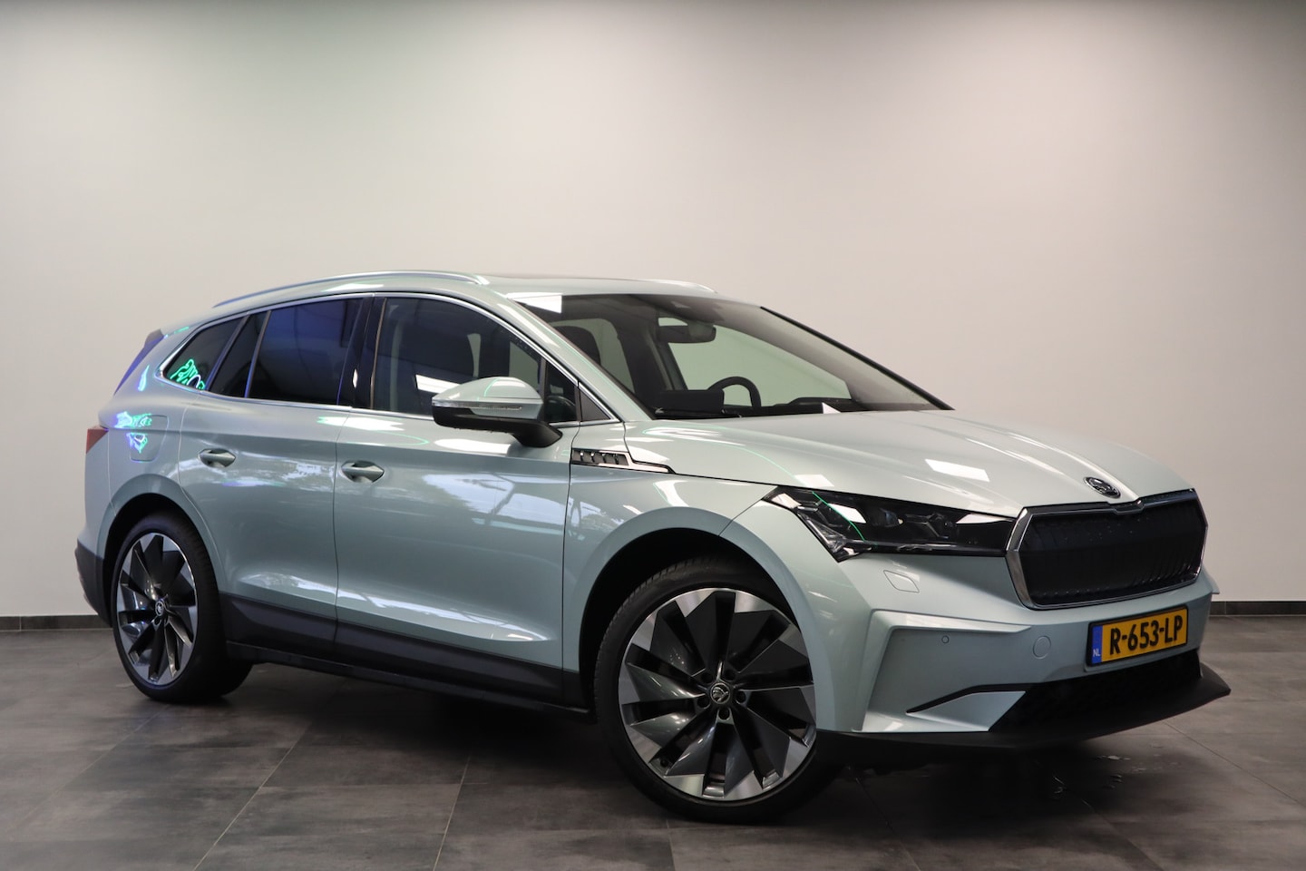 Skoda Enyaq iV - 80 First Edition High Panoramadak HUD VCP Navi Clima Cruise Camera 21"LM 24 maanden garant - AutoWereld.nl