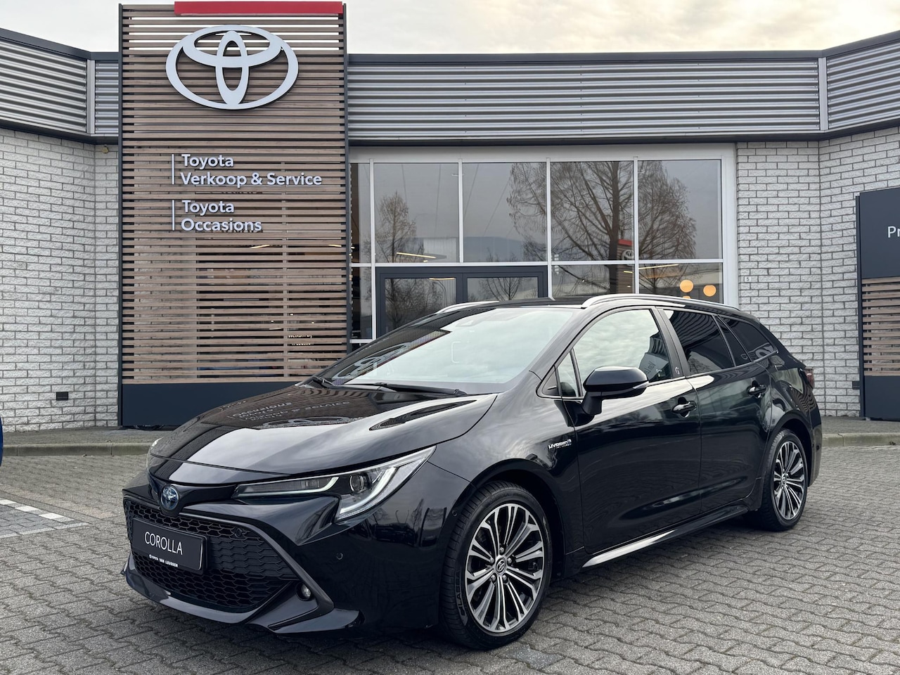 Toyota Corolla Touring Sports - 2.0 HYBRID DYNAMIC STOEL/STUUR VERW APPLE CAR PLAY/ANDROID KEYLESS 17'' LM-VELGEN PARK-SEN - AutoWereld.nl