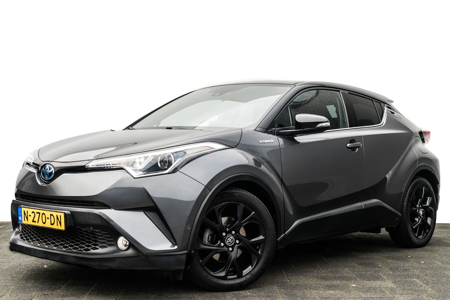 Toyota C-HR - 1.8 Hybrid Dynamic | Two Tone | Adapt. Cruise | 18 inch | Camera | PDC | Climate Control - AutoWereld.nl