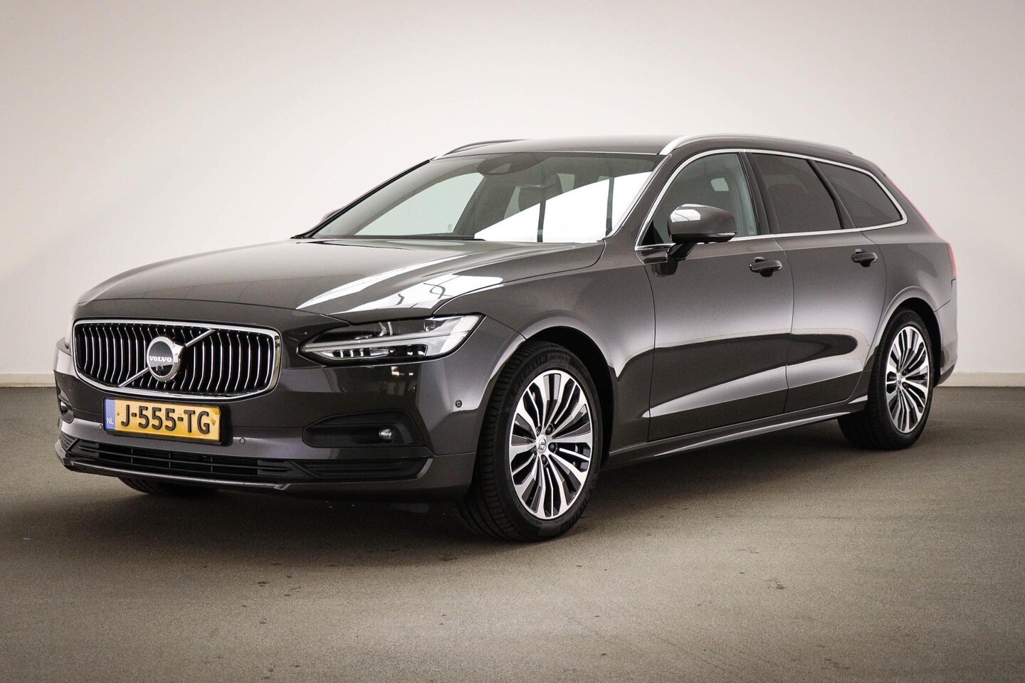 Volvo V90 - 2.0 B4 Business Pro | STUURVERWARMING | 360 CAMERA | TREKHAAK - AutoWereld.nl
