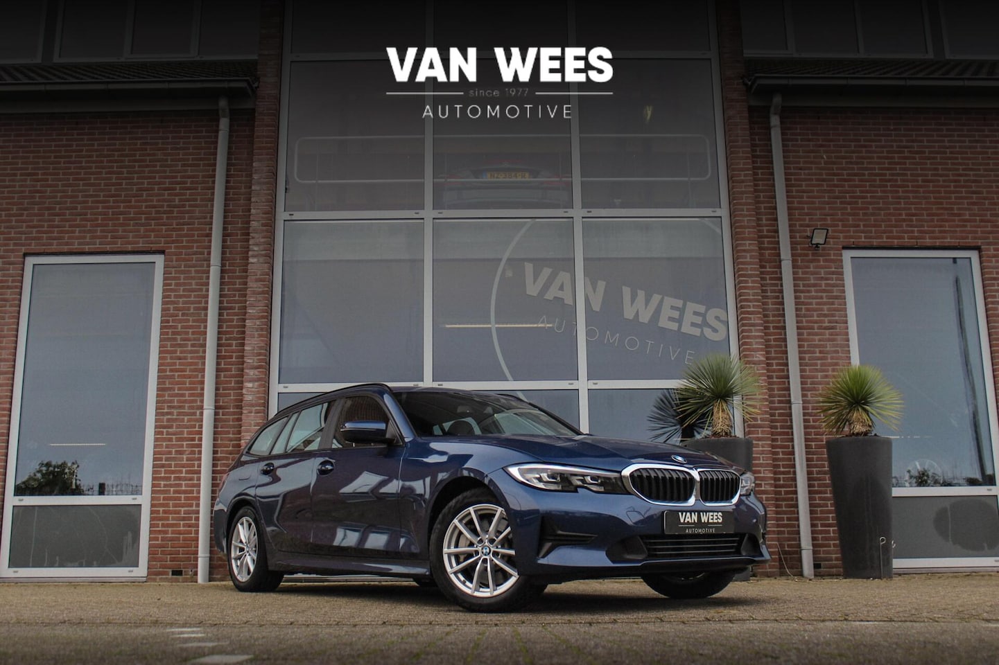 BMW 3-serie Touring - 330e Business Edition Plus | 1e eigenaar | BTW auto | Leer | Camera | Sportstuur | 17 inch - AutoWereld.nl