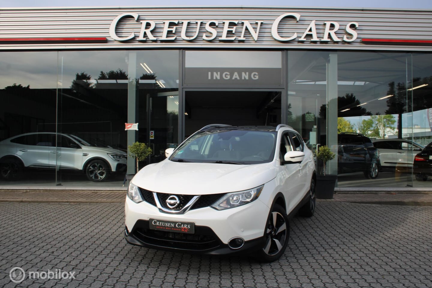 Nissan Qashqai - 1.2 Connect Edition/Pano/Navi/Trekhaak/Cam/ - AutoWereld.nl