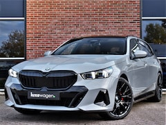 BMW 5-serie Touring - 520i M-Sport Pano Trekh 21inch Brooklyngrau ACC 360 H/K HUD Stoelventilatie
