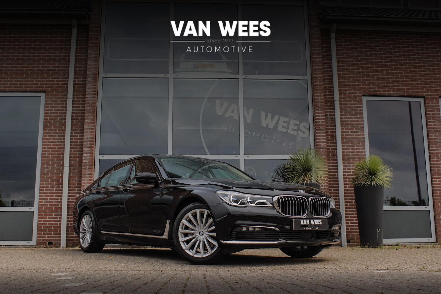 BMW 7-serie - 740i High Executive | 2e eigenaar | Camera | Laser | Head-up | Dakraam | 19 inch | Soft-cl - AutoWereld.nl