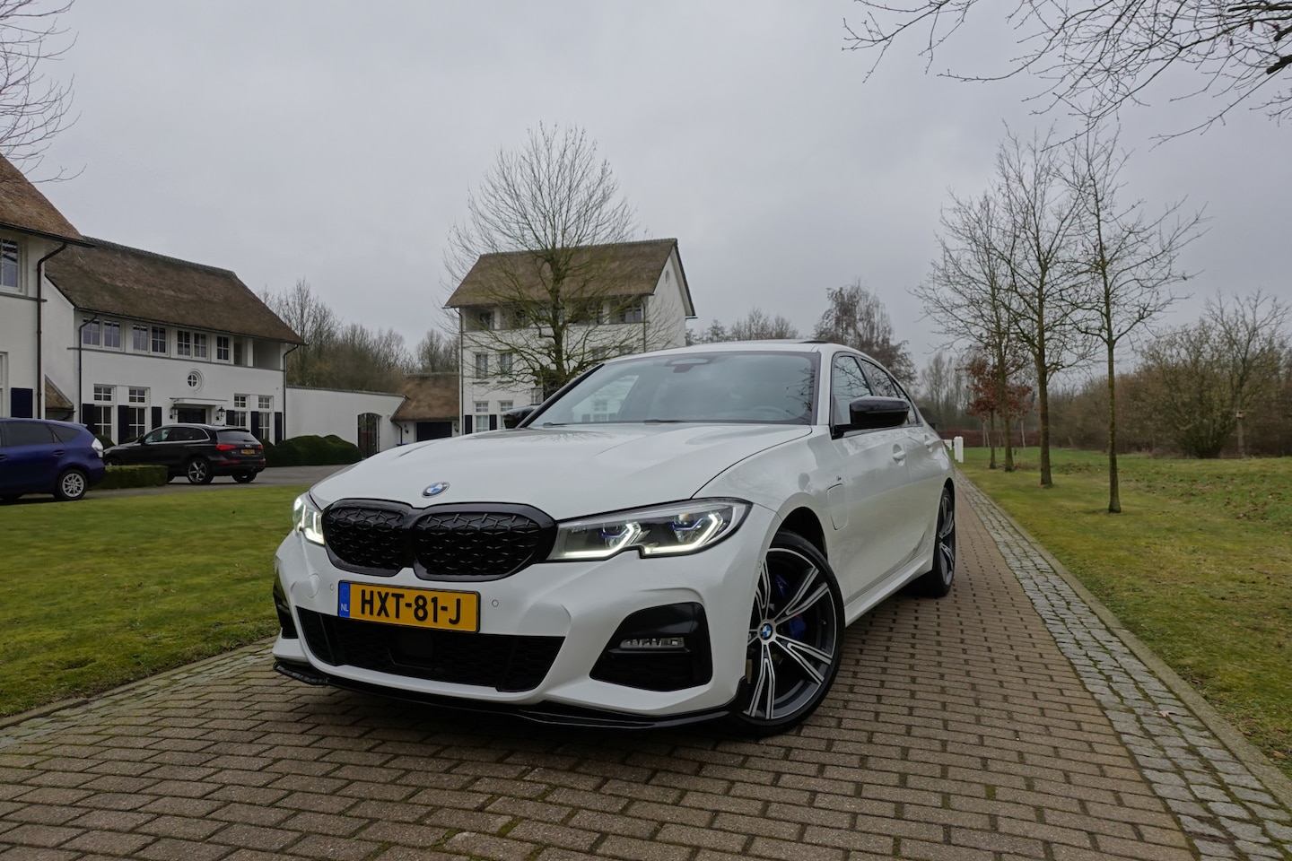 BMW 3-serie - 330e High Executive | Trekhaak | Harman Kardon | Laser | HUD | CarPlay | - AutoWereld.nl