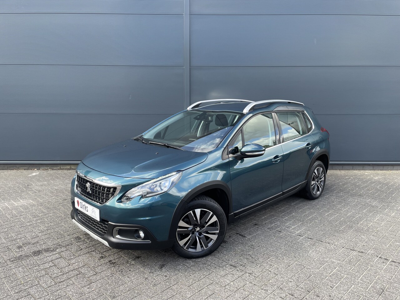 Peugeot 2008 - 130pk Allure (Navigatie - Automatische Airco - Apple Carplay - Parkeersensoren - Lichtmeta - AutoWereld.nl
