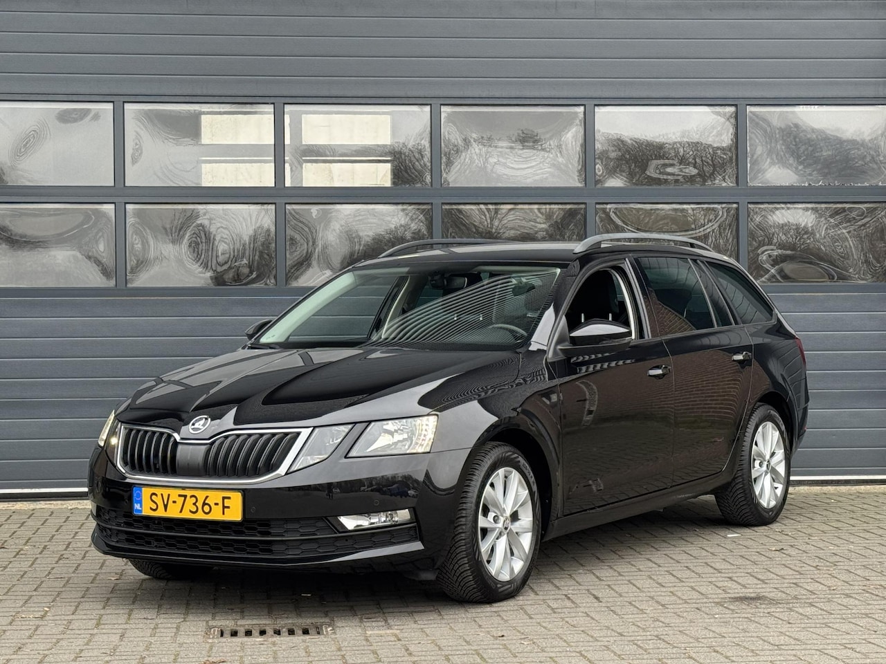 Skoda Octavia Combi - 1.5 TSI GREENTECH AMBITION BUSINESS I AUTOMAAT I TREKHAAK I APPLE CARPLAY I STOELVERWARMIN - AutoWereld.nl