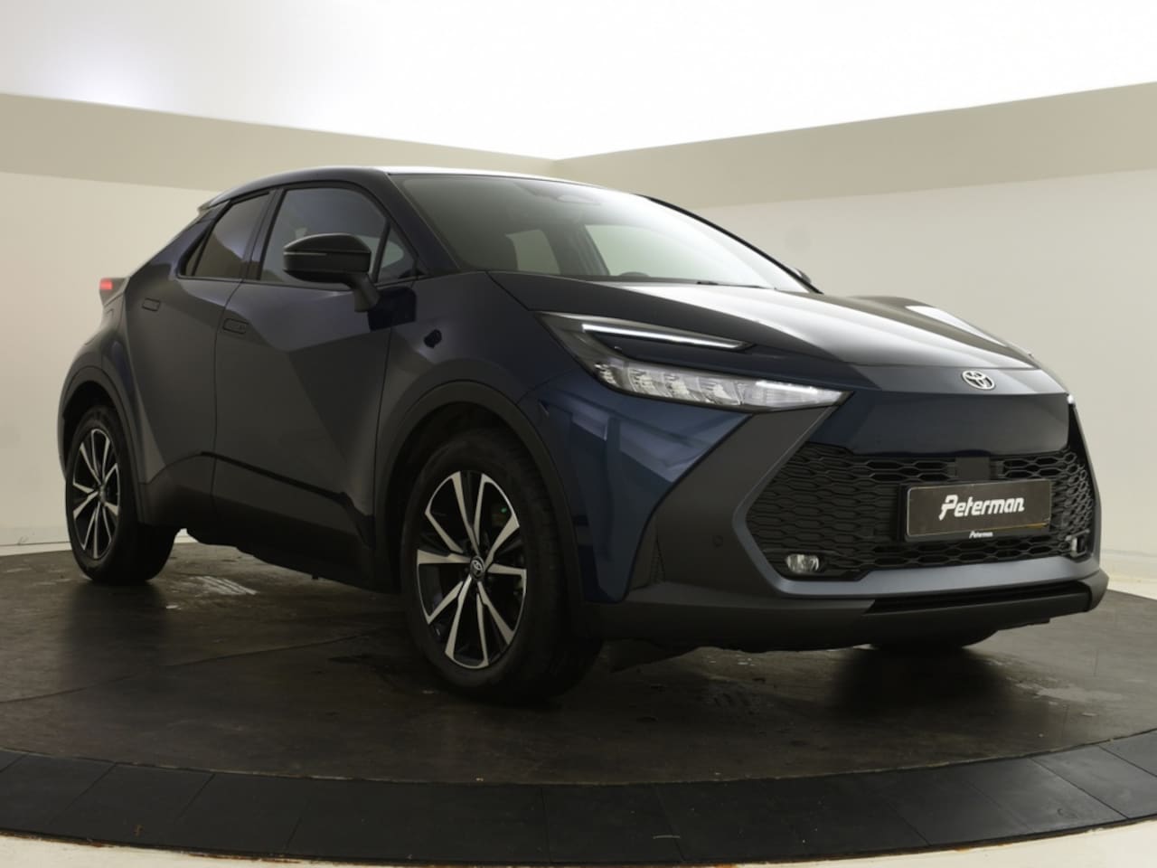 Toyota C-HR - 2.0 PHEV 220 Dynamic | Stuur en Stoelverwarming | BLS | Parkeers - AutoWereld.nl